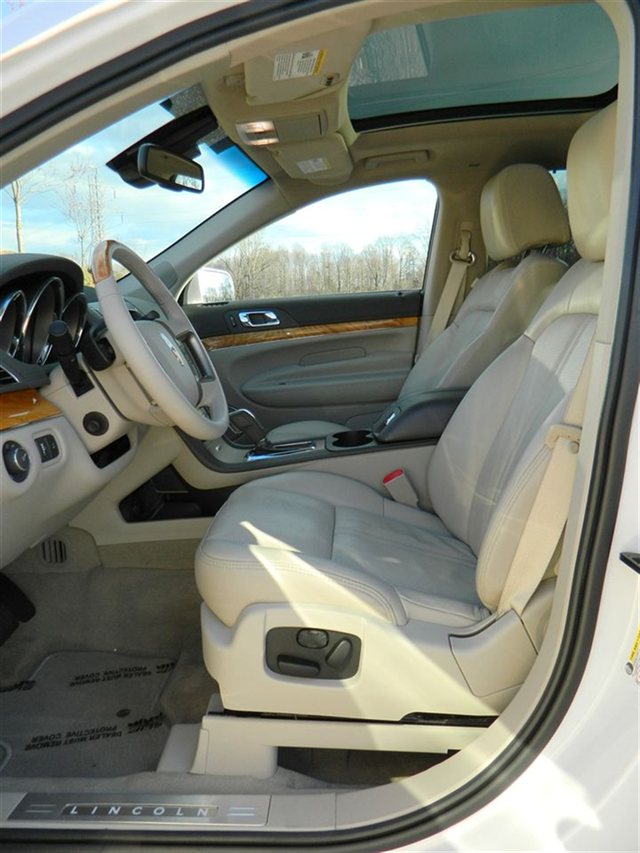 Lincoln MKT 2010 photo 4