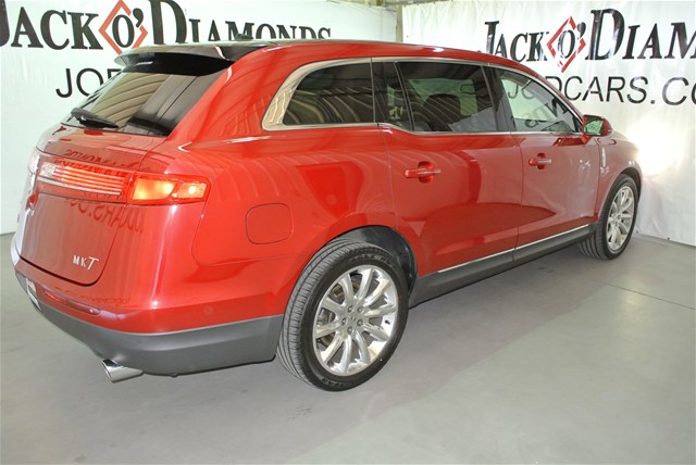 Lincoln MKT 2010 photo 3