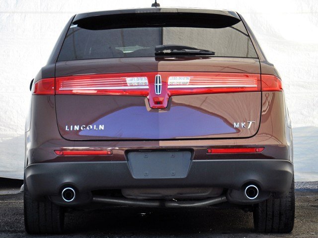 Lincoln MKT 2010 photo 2