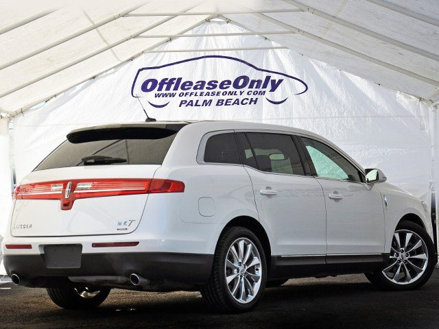 Lincoln MKT 2010 photo 2