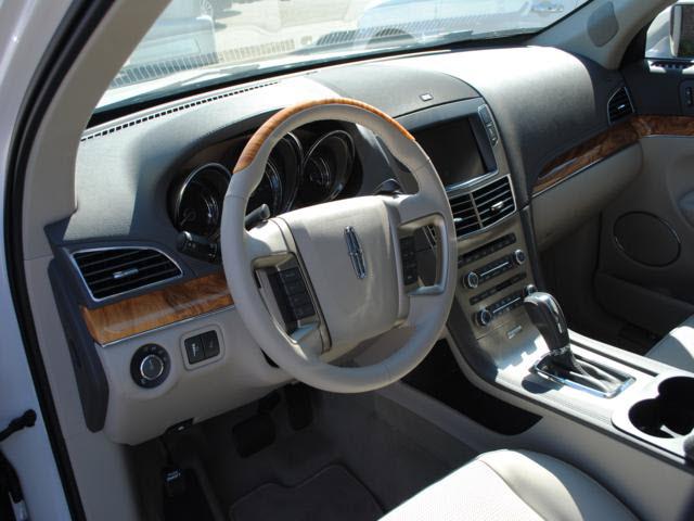 Lincoln MKT 2012 photo 1