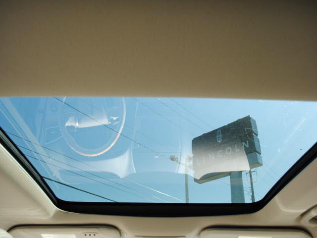 Lincoln MKT 2012 photo 2