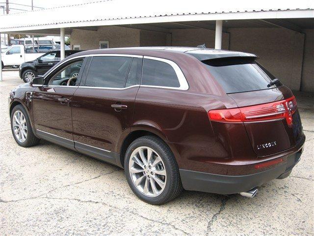 Lincoln MKT 2012 photo 2