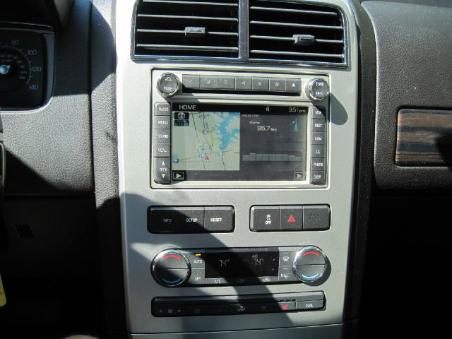 Lincoln MKX 2010 photo 2