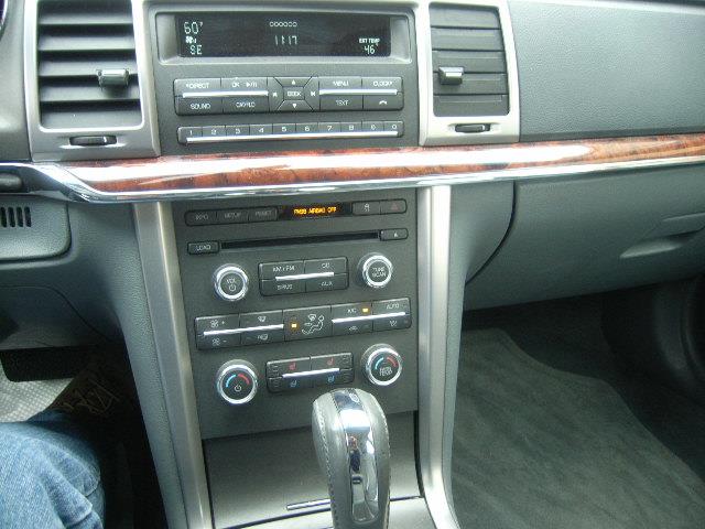 Lincoln MKZ 2010 photo 7