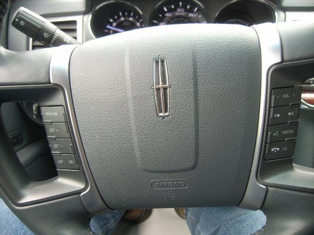 Lincoln MKZ 2010 photo 8