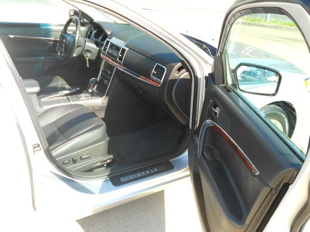 Lincoln MKZ 2011 photo 11