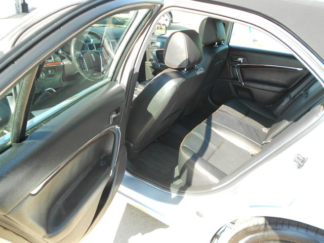 Lincoln MKZ 2011 photo 8