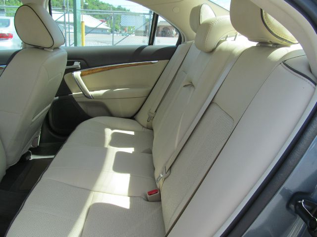 Lincoln MKZ 2011 photo 8