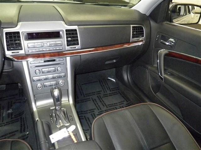 Lincoln MKZ 2011 photo 10