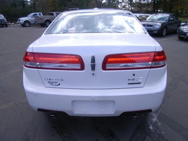 Lincoln MKZ 2011 photo 3