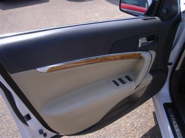 Lincoln MKZ 2011 photo 19