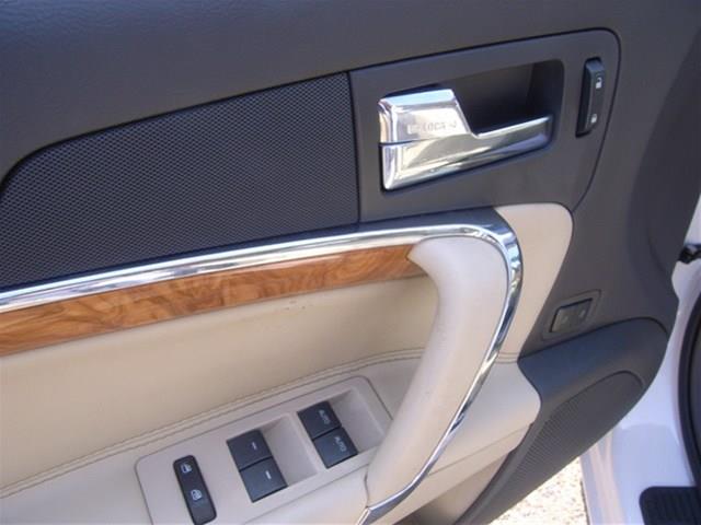 Lincoln MKZ 2011 photo 21