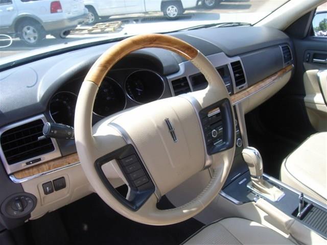 Lincoln MKZ 2011 photo 25