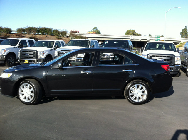 Lincoln MKZ 2012 photo 1