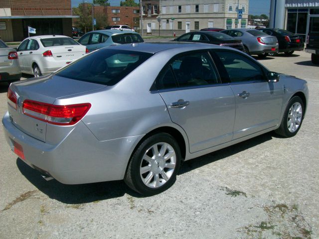 Lincoln MKZ 2012 photo 2