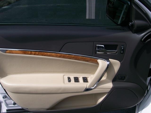 Lincoln MKZ 2012 photo 36