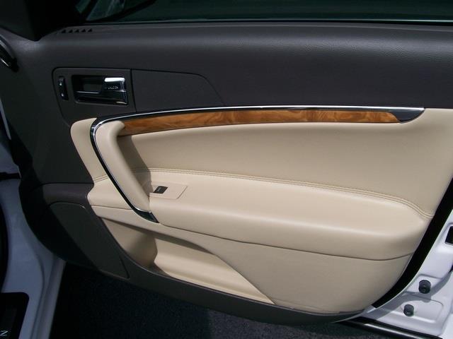 Lincoln MKZ 2012 photo 9