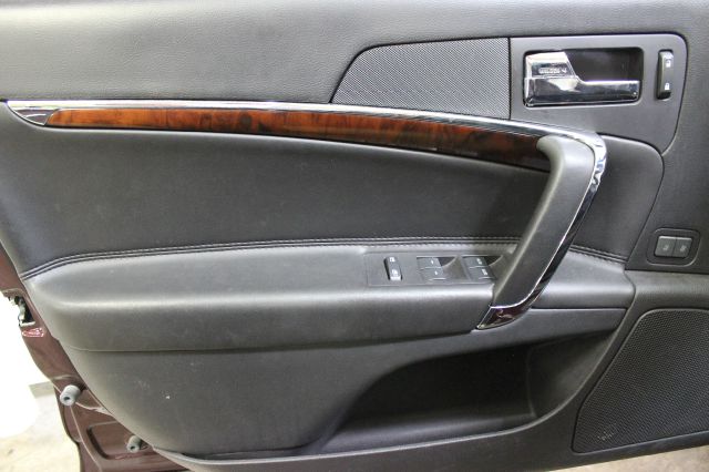 Lincoln MKZ 2012 photo 11