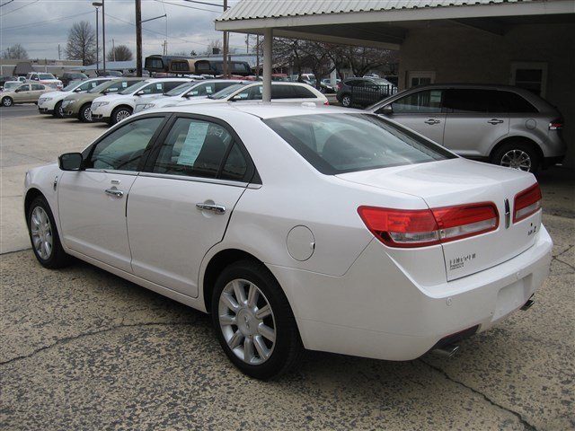 Lincoln MKZ 2012 photo 1