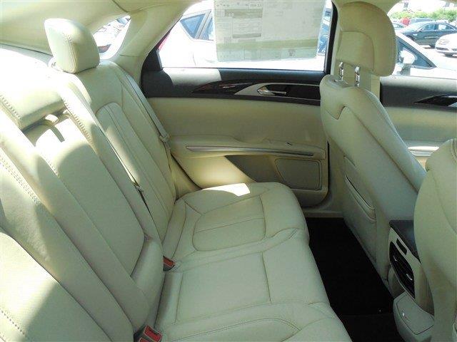 Lincoln MKZ 2013 photo 10