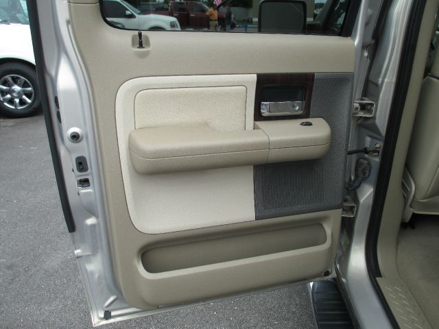 Lincoln Mark LT 2006 photo 17