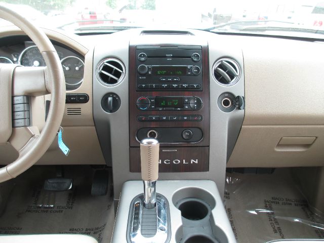 Lincoln Mark LT 2006 photo 2