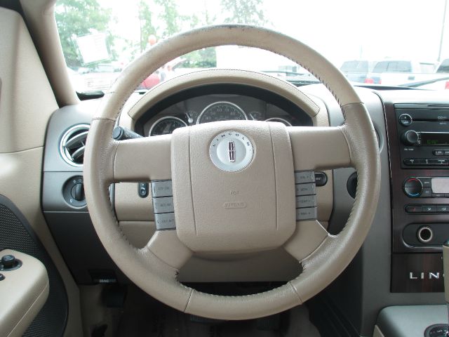 Lincoln Mark LT 2006 photo 9