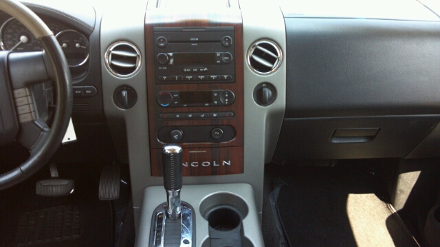 Lincoln Mark LT 2006 photo 4