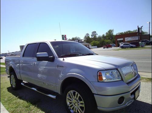 Lincoln Mark LT 2008 photo 2