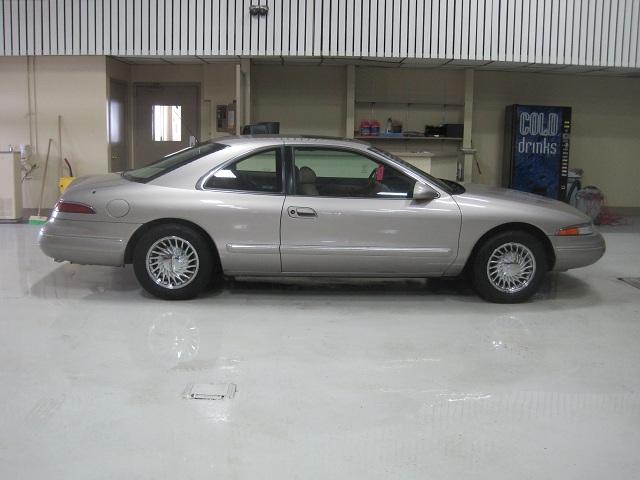 Lincoln Mark VIII Base Coupe