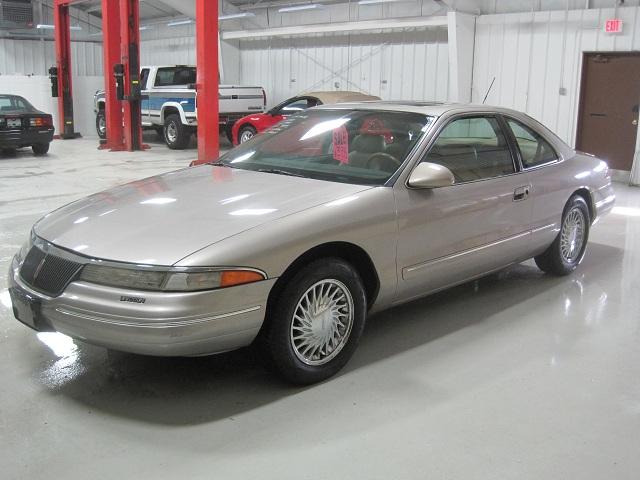 Lincoln Mark VIII 1994 photo 2