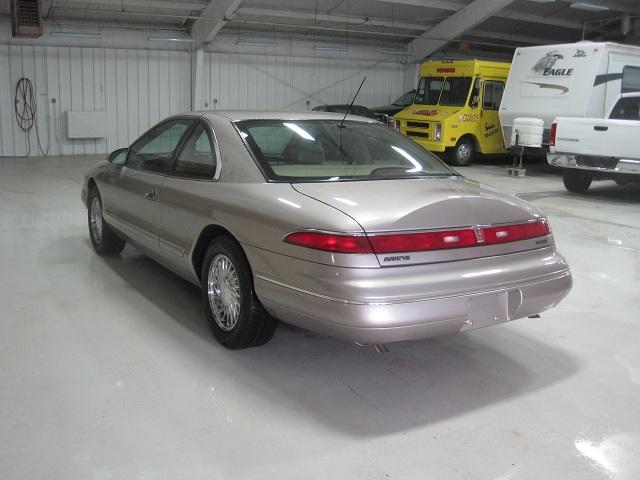 Lincoln Mark VIII 1994 photo 3