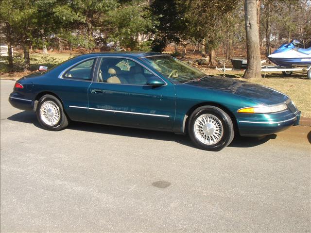 Lincoln Mark VIII Base Coupe