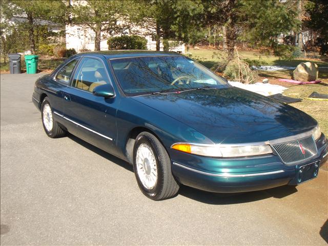 Lincoln Mark VIII 1994 photo 2