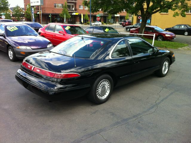 Lincoln Mark VIII 1994 photo 4