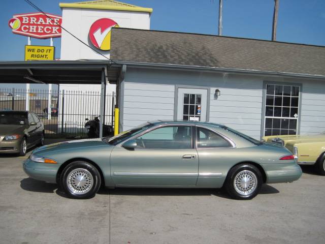 Lincoln Mark VIII 1994 photo 2