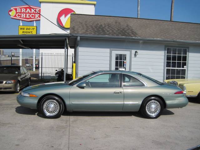 Lincoln Mark VIII 1994 photo 3