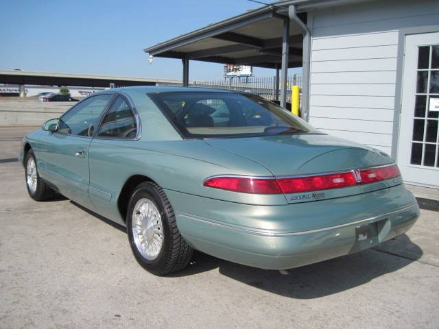 Lincoln Mark VIII 1994 photo 4