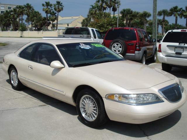 Lincoln Mark VIII Base Coupe