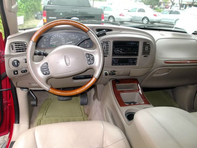 Lincoln Navigator 2000 photo 1