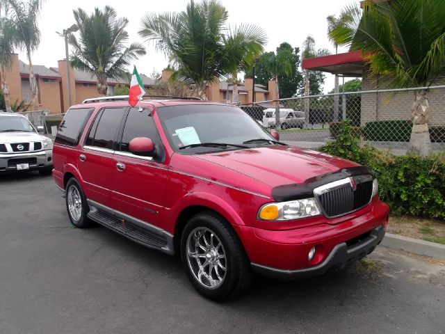 Lincoln Navigator 2000 photo 2