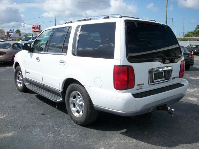 Lincoln Navigator 2000 photo 2