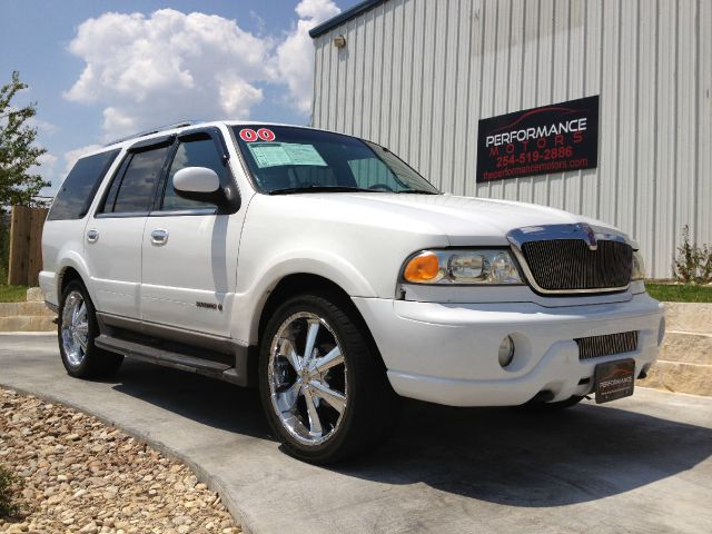 Lincoln Navigator 2000 photo 2