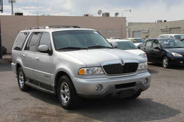 Lincoln Navigator 2000 photo 1