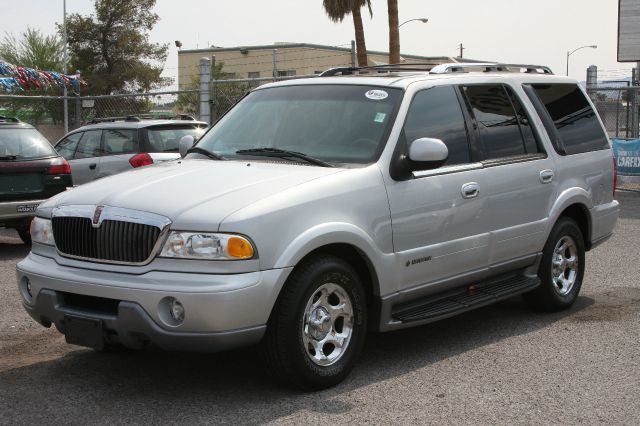 Lincoln Navigator 2000 photo 3