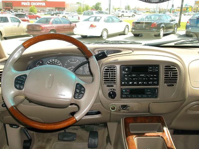 Lincoln Navigator 2000 photo 4