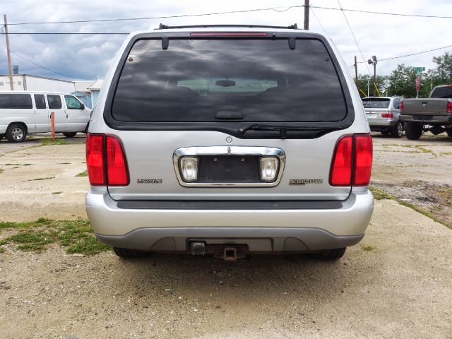 Lincoln Navigator 2000 photo 3