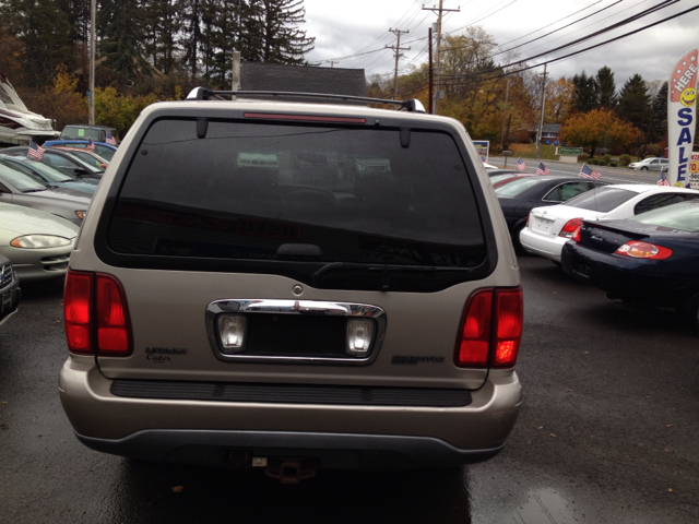 Lincoln Navigator 2000 photo 2