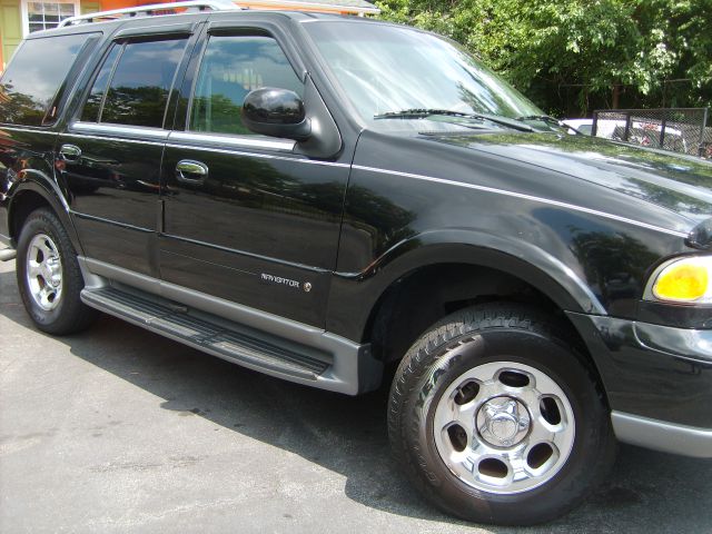 Lincoln Navigator 2000 photo 2